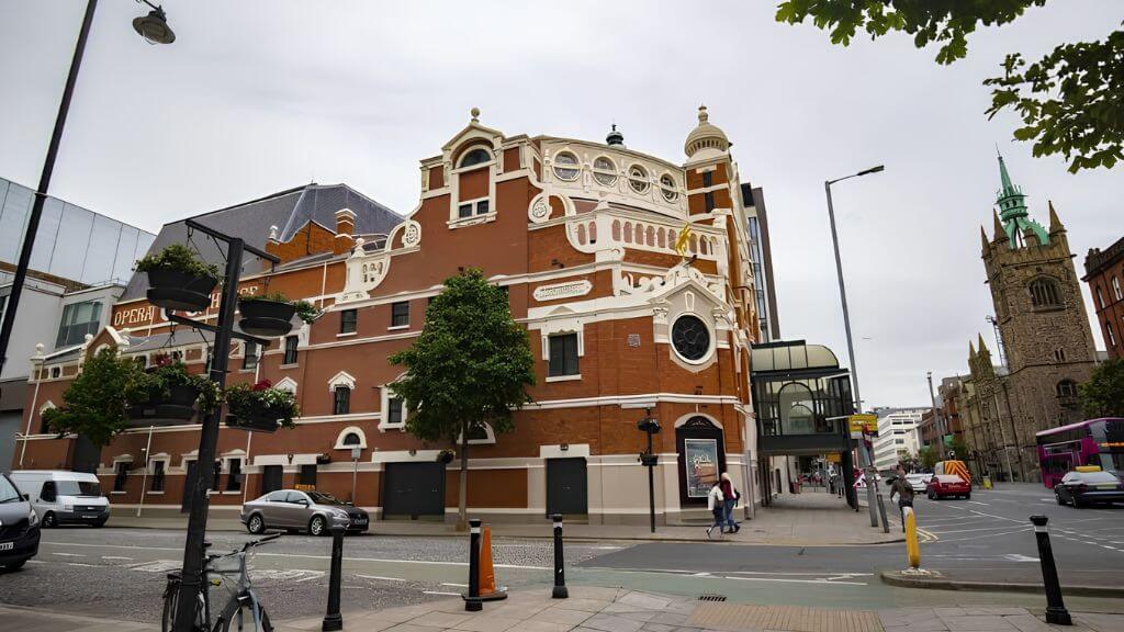 Great Victoria Street – tuyến phố trung tâm sôi động của Belfast