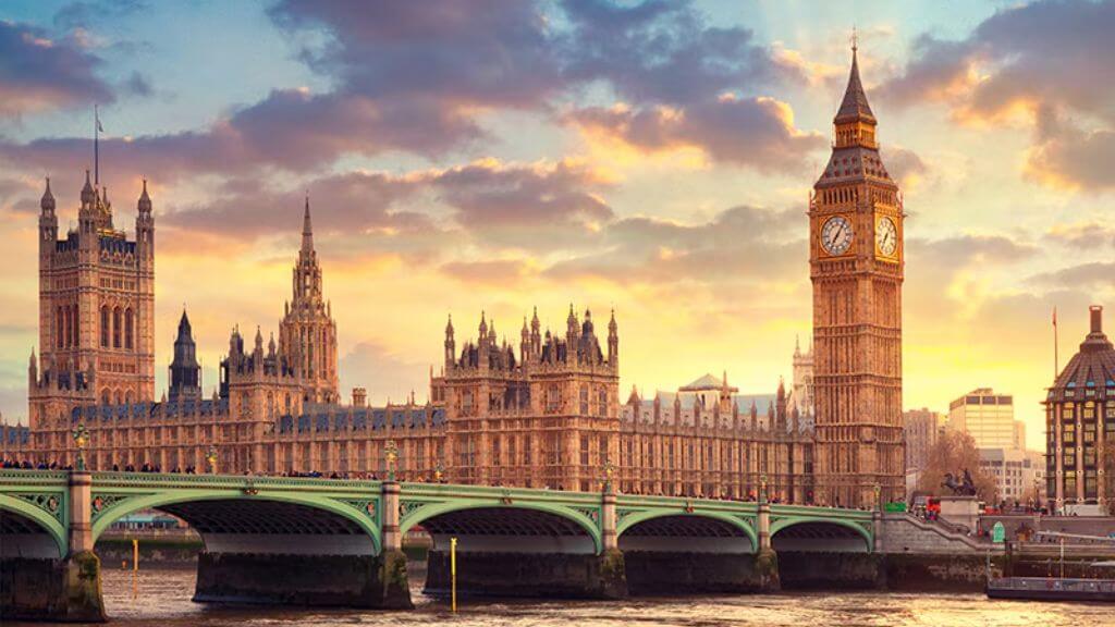 Houses of Parliament – tòa nhà Quốc hội biểu tượng bên bờ sông Thames