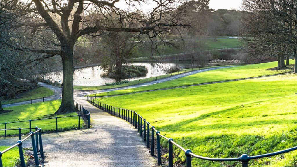 Phoenix Park – công viên rộng lớn nổi tiếng với không gian xanh mát giữa lòng Dublin