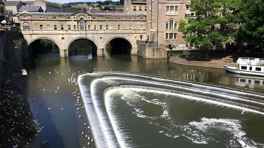Pulteney Bridge – cây cầu cổ kính bắc qua sông Avon, điểm ngắm cảnh thơ mộng giữa lòng Bath