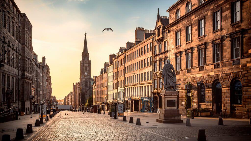 Royal Mile – con phố lịch sử nổi tiếng nối liền các biểu tượng của Edinburgh