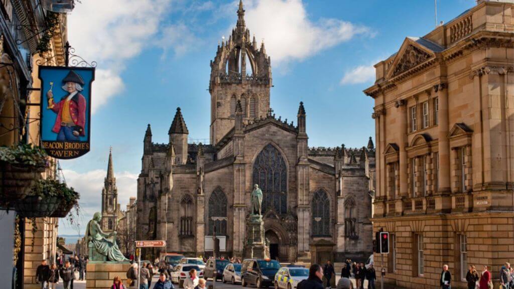 st giles’ cathedral   St Giles' Cathedral – nhà thờ cổ kính nổi bật giữa khu phố lịch sử Edinburgh