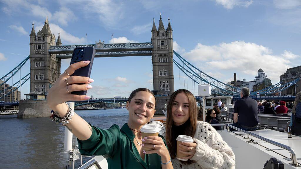 Trải nghiệm du thuyền trên sông Thames