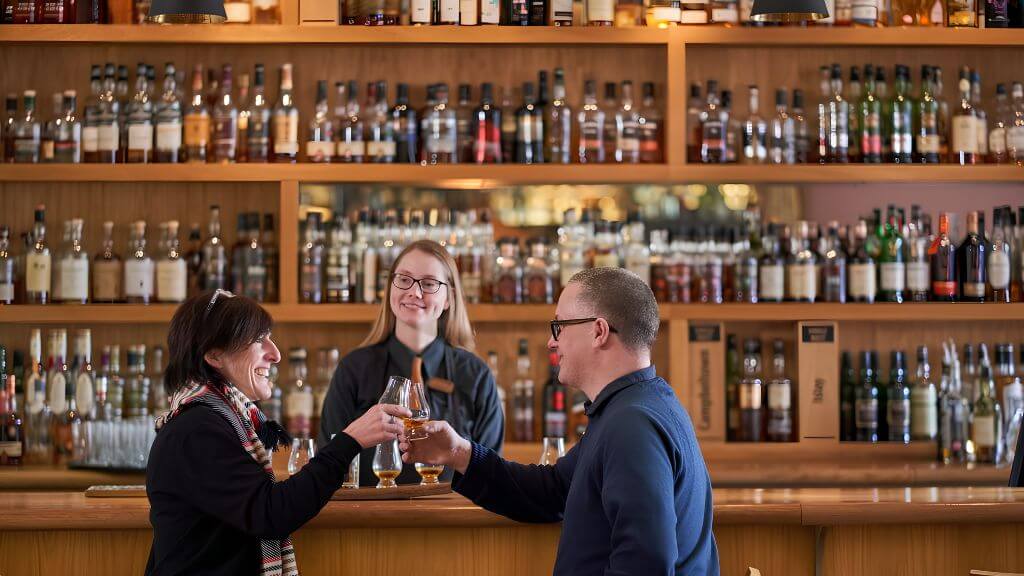 Trải nghiệm Scotch whisky – khám phá hương vị đặc trưng của dòng whisky trứ danh xứ Scotland