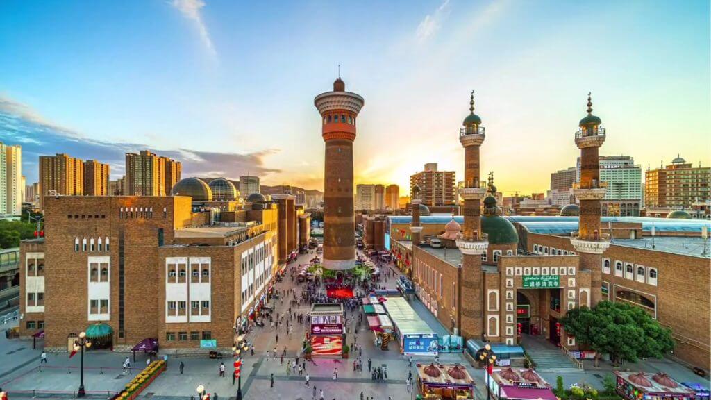 Chợ quốc tế Grand Bazaar là điểm tham quan – mua sắm mang tính biểu tượng nhất của Urumqi, Tân Cương