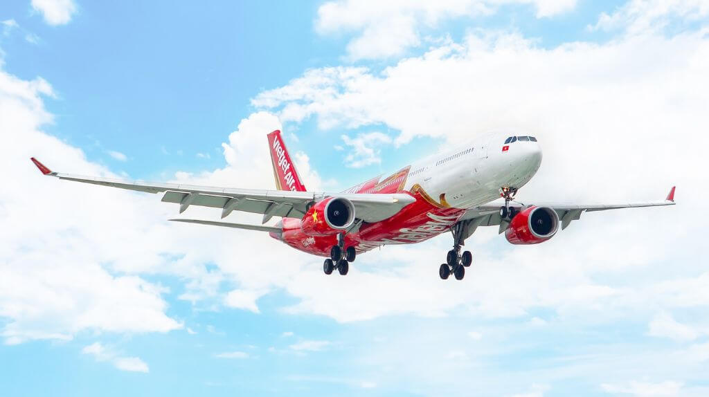 Máy báy Vietjet Air đồng hành trong chuyến đi này