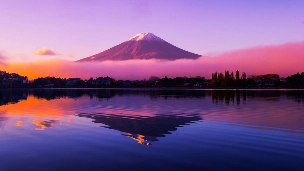 Núi Phú Sĩ huyền ảo in mình lên hồ Ashi