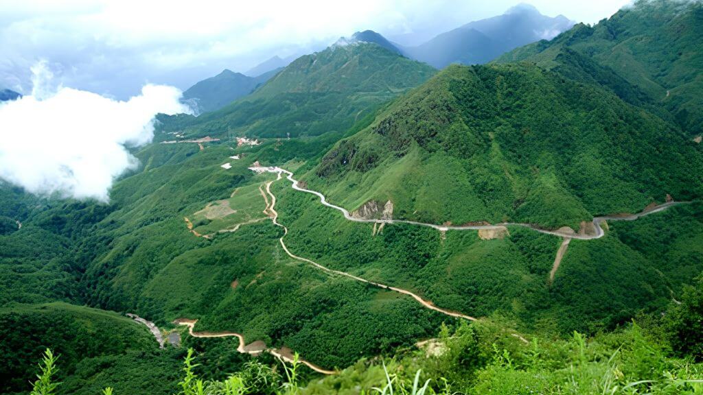 Toàn cảnh đèo ÔQuy Hồ