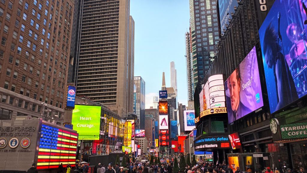 Quảng trường thời đại Times Square sôi động tại New York