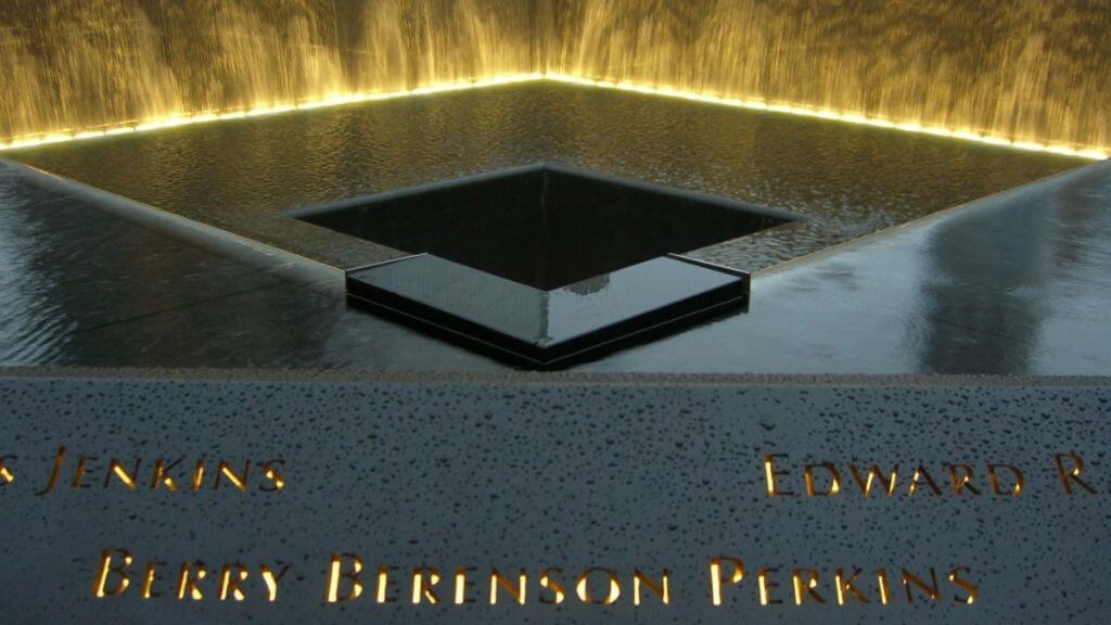 Đài tưởng niệm và Bảo tàng 11 9 thiêng liêng