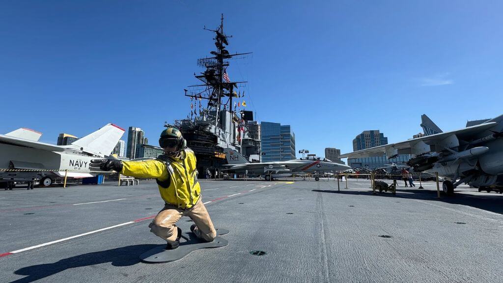 Tham quan Tàu sân bay chiến hạm USS Midway