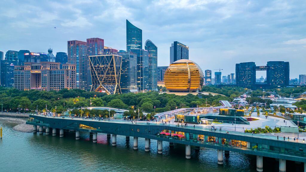 Check in City Balcony với view toàn thành phố