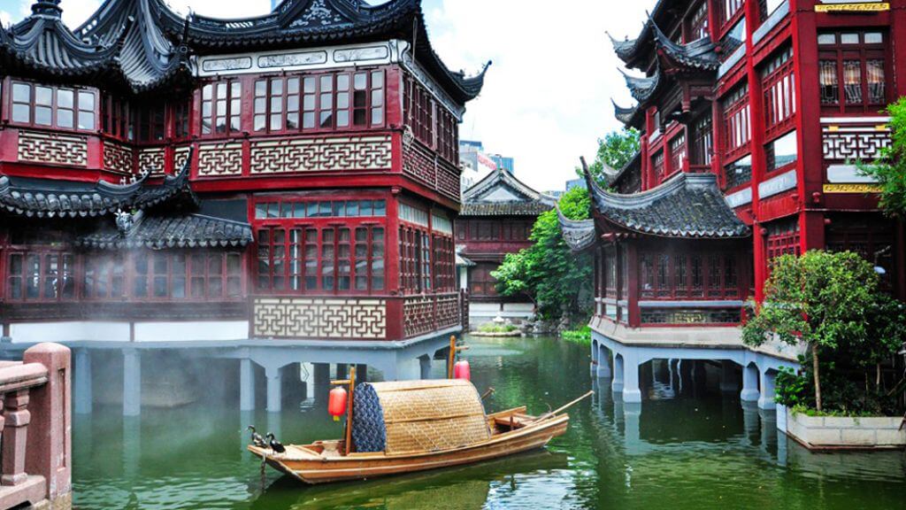 Chiêm bái Miếu Thành Hoàng