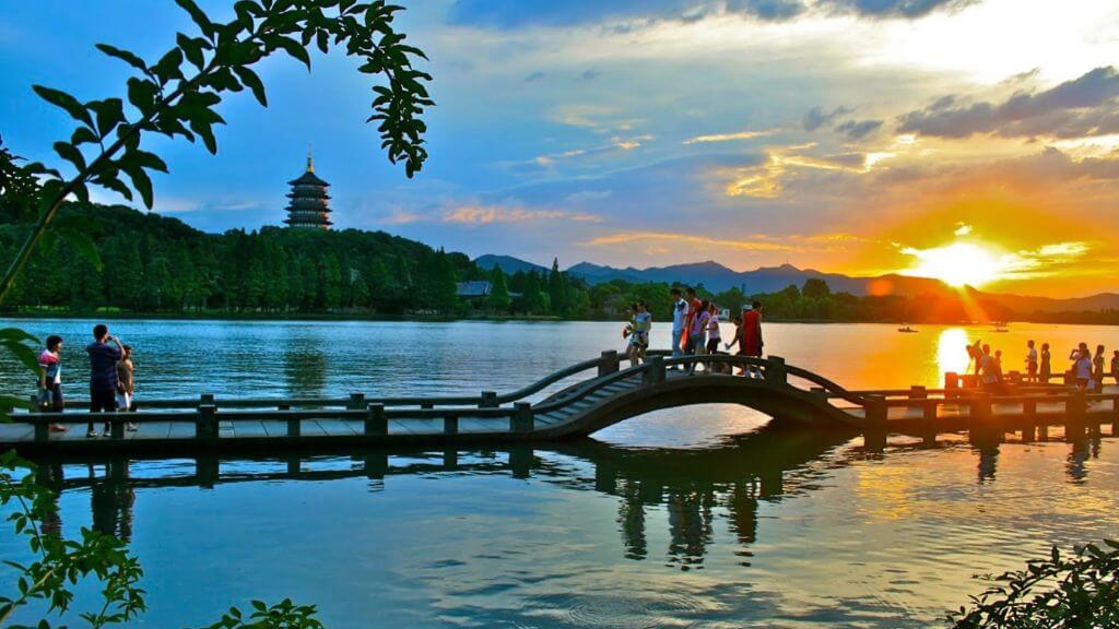 Vẻ đẹp thơ mộng của Tây Hồ