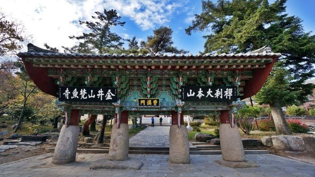 Chùa Beomeosa – ngôi chùa cổ kính nổi bật với kiến trúc truyền thống hài hòa giữa núi rừng