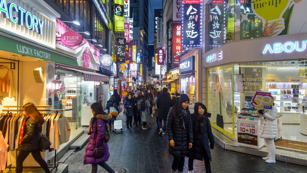 khu phố đi bộ Myeongdong – thiên đường mua sắm sôi động