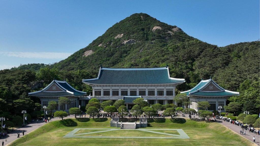 Nhà Xanh (The Blue House) – Phủ Tổng Thống, nơi từng là nơi ở và làm việc chính thức của các đời Tổng thống Hàn Quốc