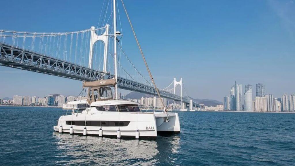 Quý khách tận hưởng hành trình trên Du thuyền 5 sao Busan Yacht