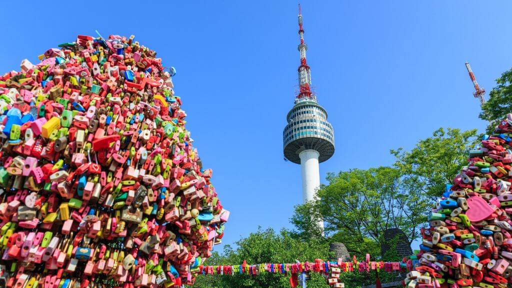 Tháp Namsan – biểu tượng nổi bật của Seoul, nơi Quý khách có thể ngắm toàn cảnh thành phố từ trên cao