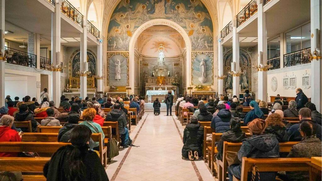 Ánh sáng và bình yên tại Nhà thờ Ảnh Phép Lạ