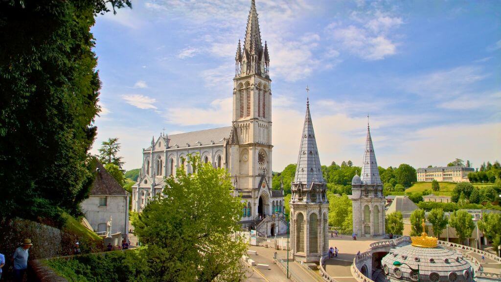 Hành hương tại Nhà thờ Đức Mẹ Lourdes