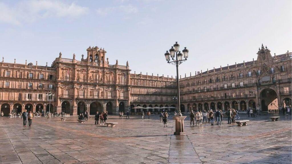 Trải nghiệm không gian học tập và văn hóa tại Đại học Salamanca