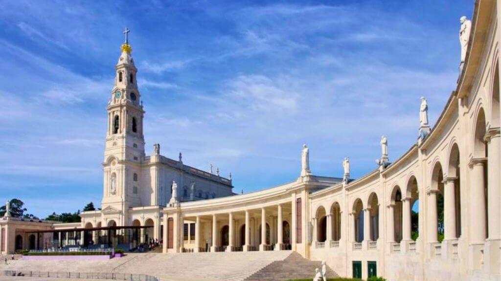 Chiêm ngưỡng Nhà nguyện Hiện Ra và kiến trúc uy nghiêm