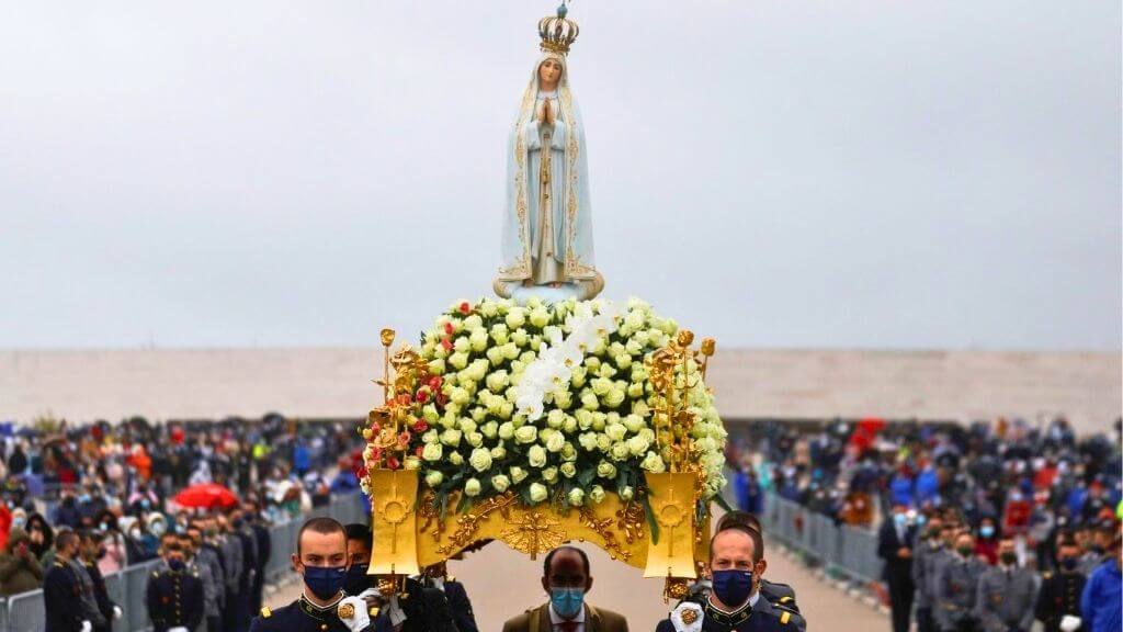 Chiêm ngưỡng kiệu Đức Mẹ khi tham nghi lễ hành hương