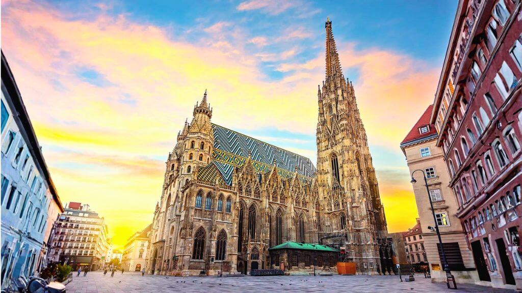 Một góc cổ kính bên Nhà thờ Thánh Stêphano