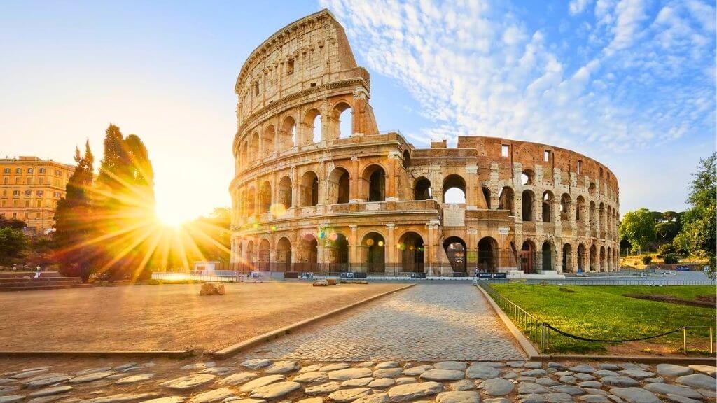 Dạo bước giữa các bức tường lịch sử Colosseum