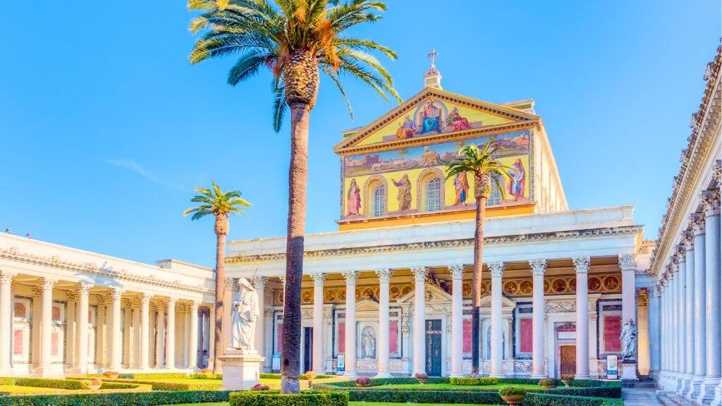 Khung cảnh trang nghiêm bên Vương Cung Thánh Đường Thánh Phaolô