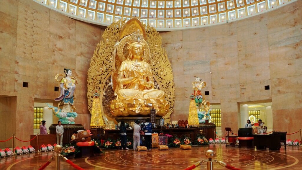 Chiêm ngưỡng báu vật tượng Quan Thế Âm bằng vàng ngọc lớn nhất thế giới