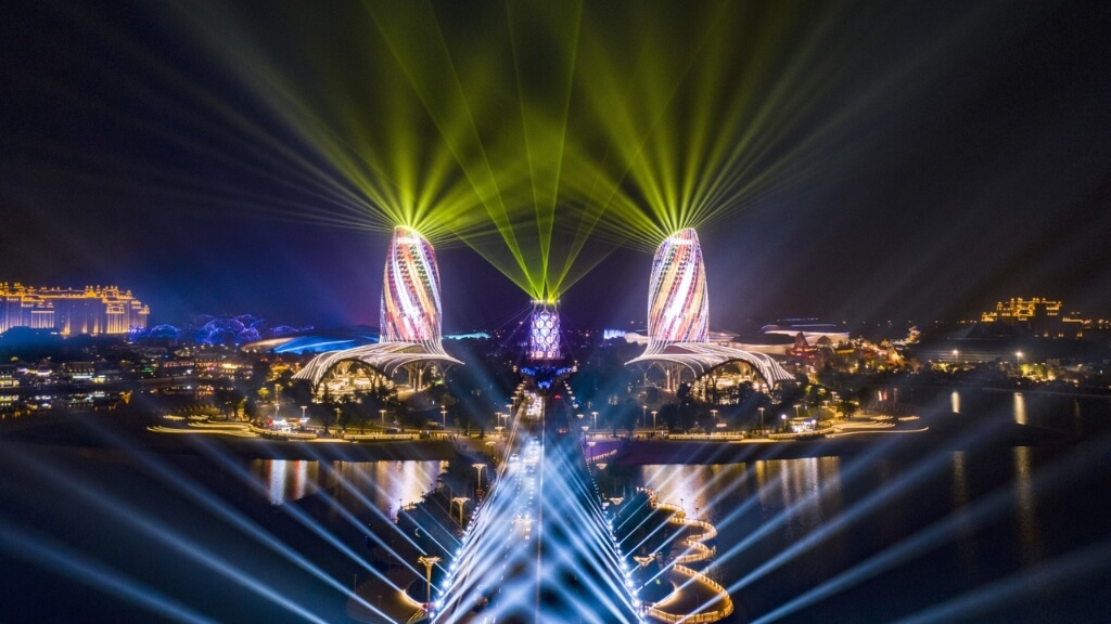 Khám phá đảo Hải Hoa về đêm trong tour du lịch đảo Hải Nam