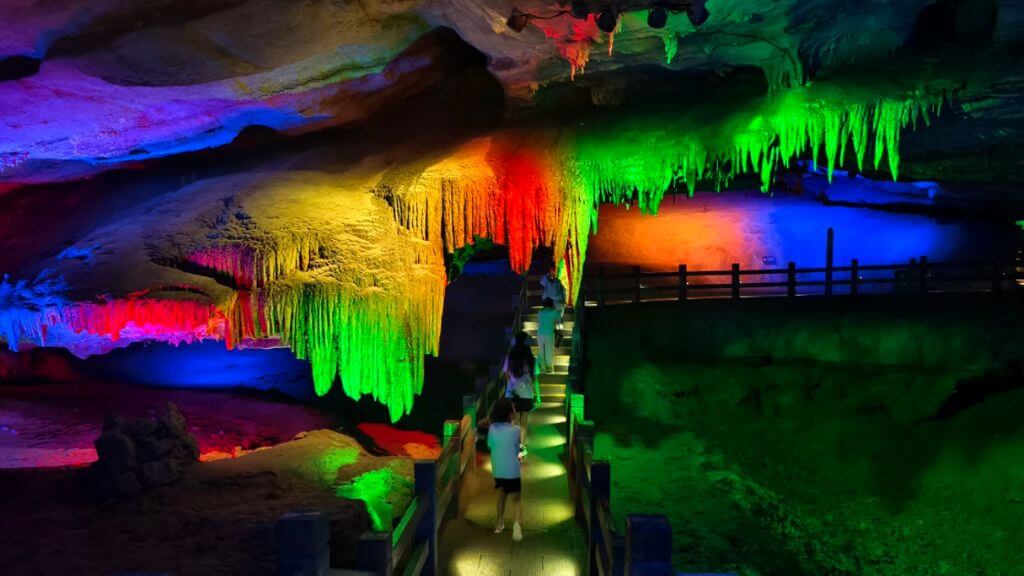 Cung Long Lân – Một hang động ẩn mình giữa núi rừng trùng điệp