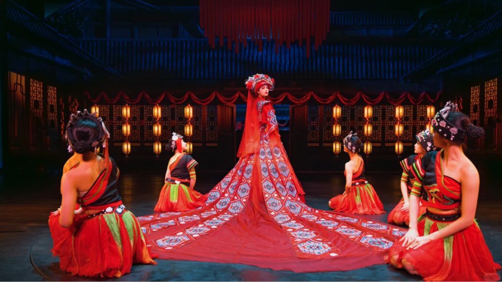 Show biểu diễn nghệ thuật nổi tiếng RẠNG RỠ TƯƠNG TÂY nói về văn hóa và phong tục của người dân tộc Miêu,