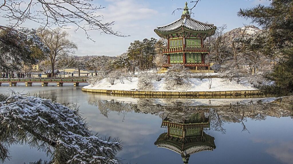 Tham quan cung điện Gyeongbokgung cổ kính trong tour Hàn Quốc 5N4Đ