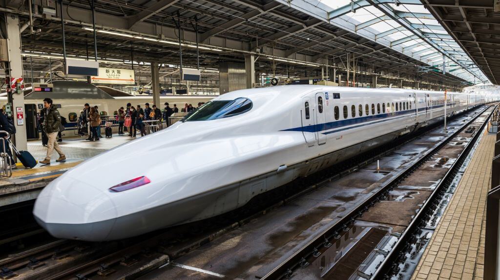 Du khách trải nghiệm 1 chặng tàu Shinkansen đến Núi Phú Sĩ