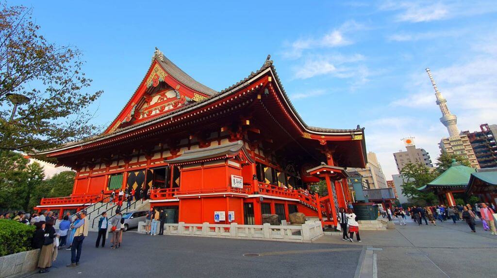Tham quan và làm lễ tại chùa Asakusa