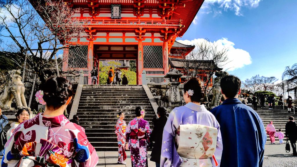 Trải nghiệm mặc Kimono chiêm bái tại chùa Thanh Thuỷ