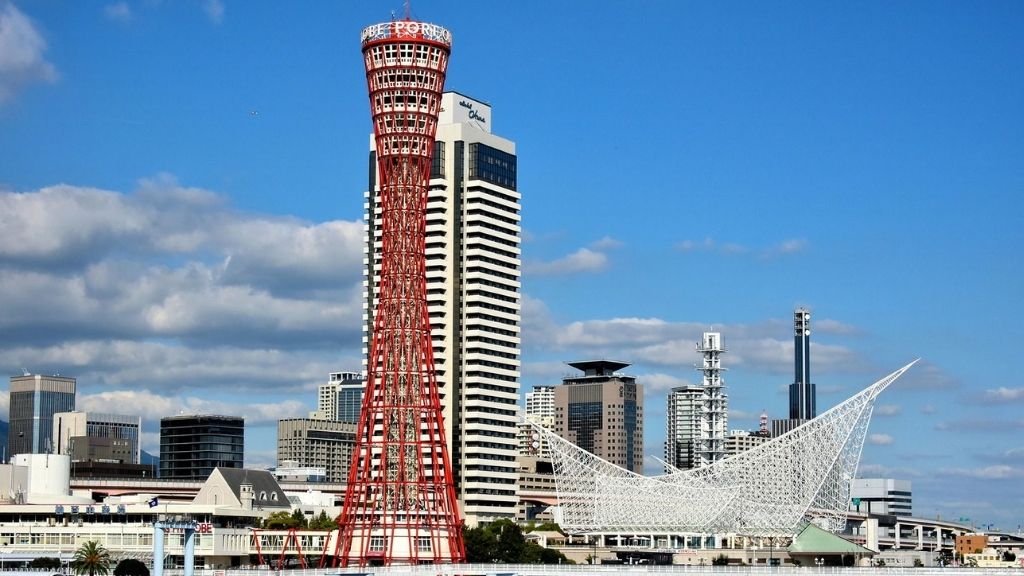 Kobe Port Tower - biểu tượng nổi bật của cảng Kobe