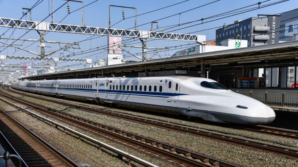 Trải nghiệm một chặng tàu cao tốc Shinkansen với vận tốc lên đến 300km h