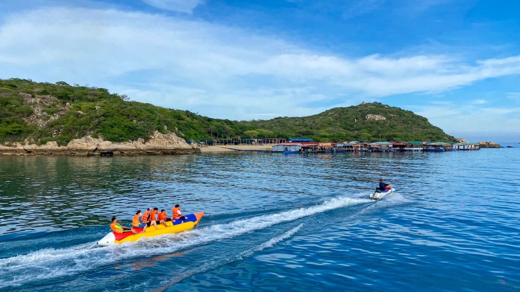 Khám phá Vịnh Vĩnh Hy trong xanh trong tour Ninh Thuận 3N2Đ