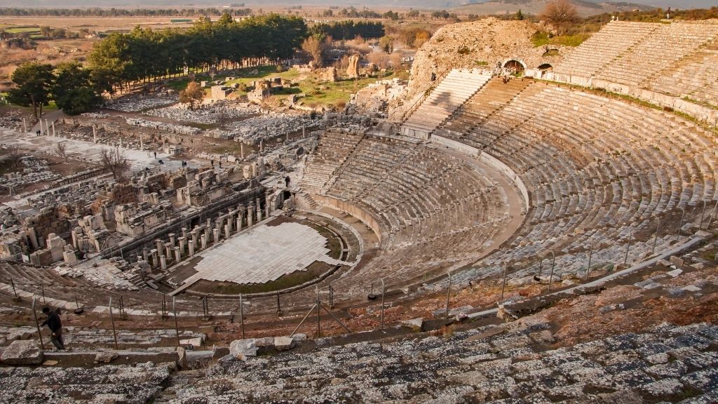 Nhà hát lớn khổng lồ của thành phố cổ Ephesus