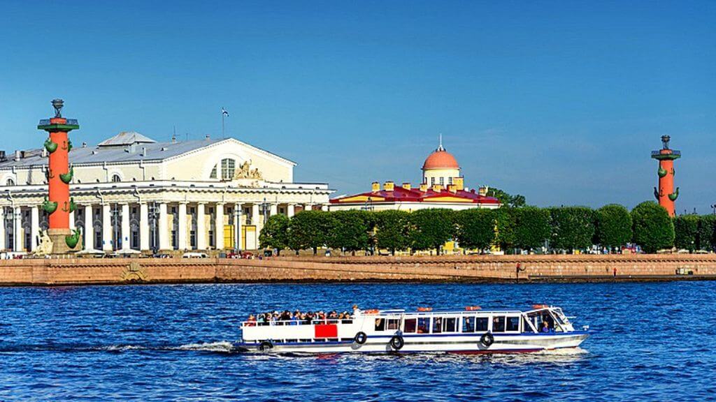 Trải nghiệm du thuyền trên sông Neva