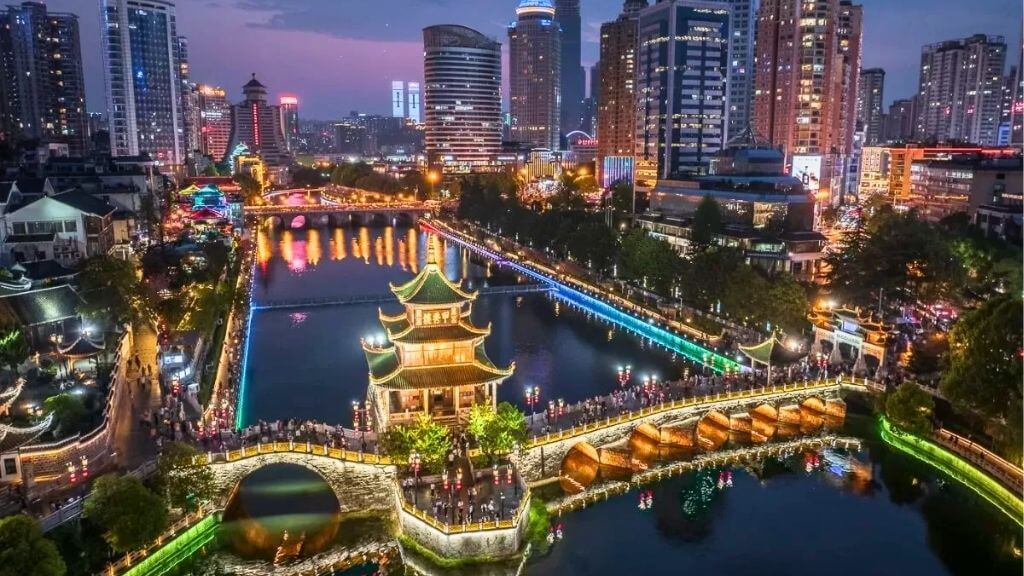 Toàn cảnh Quý Dương nhịp sống sôi động về đêm của Trung Quốc