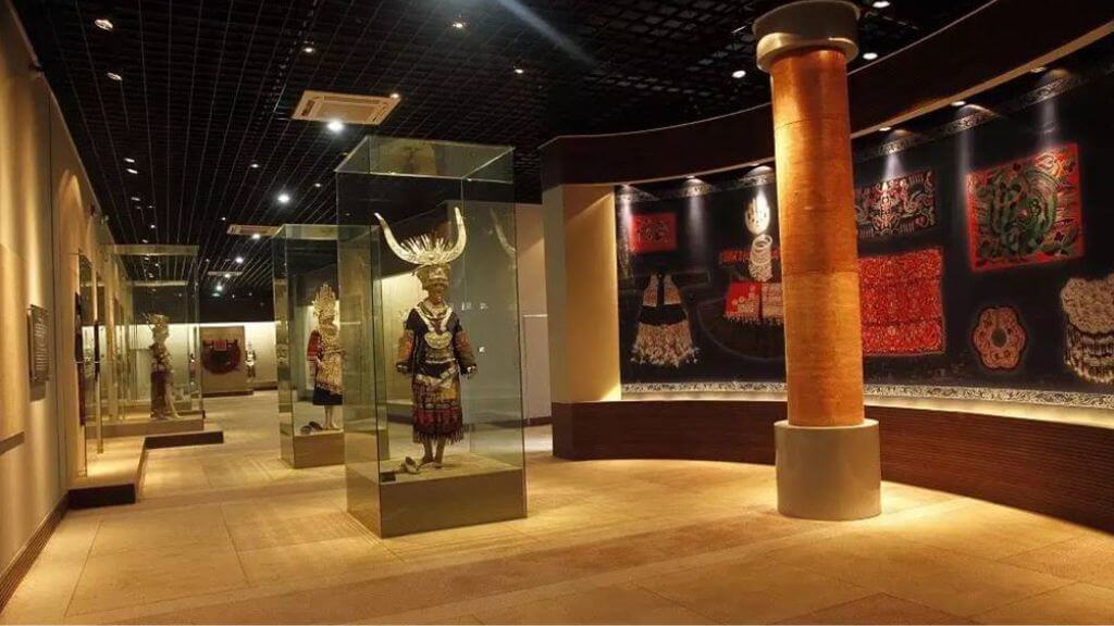 Bảo tàng Di sản phi vật thể dân tộc Miêu   nơi lưu giữ và trưng bày nhiều hiện vật