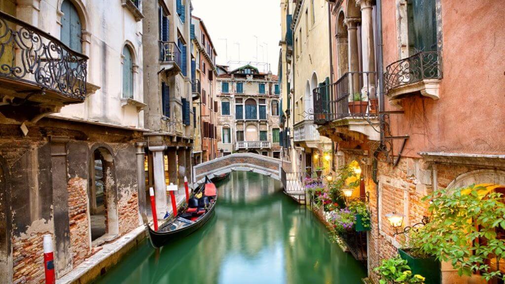 Thưởng ngoạn cầu Than Thở ở Venice