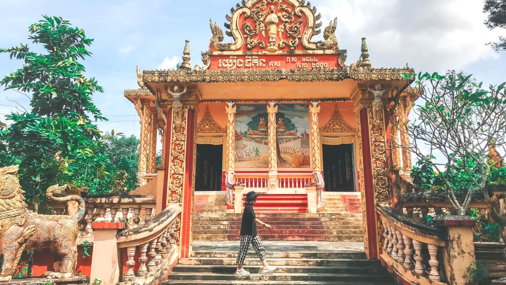 Đến thăm Chùa Som Rong - ngôi chùa cổ mang nét kiến trúc của người Khmer