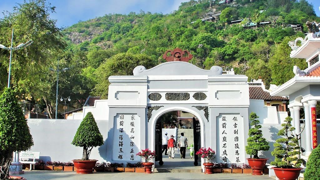 Ghé thăm Lăng Thoại Ngọc Hầu - nơi thờ vị tướng Nguyễn Văn Thoại