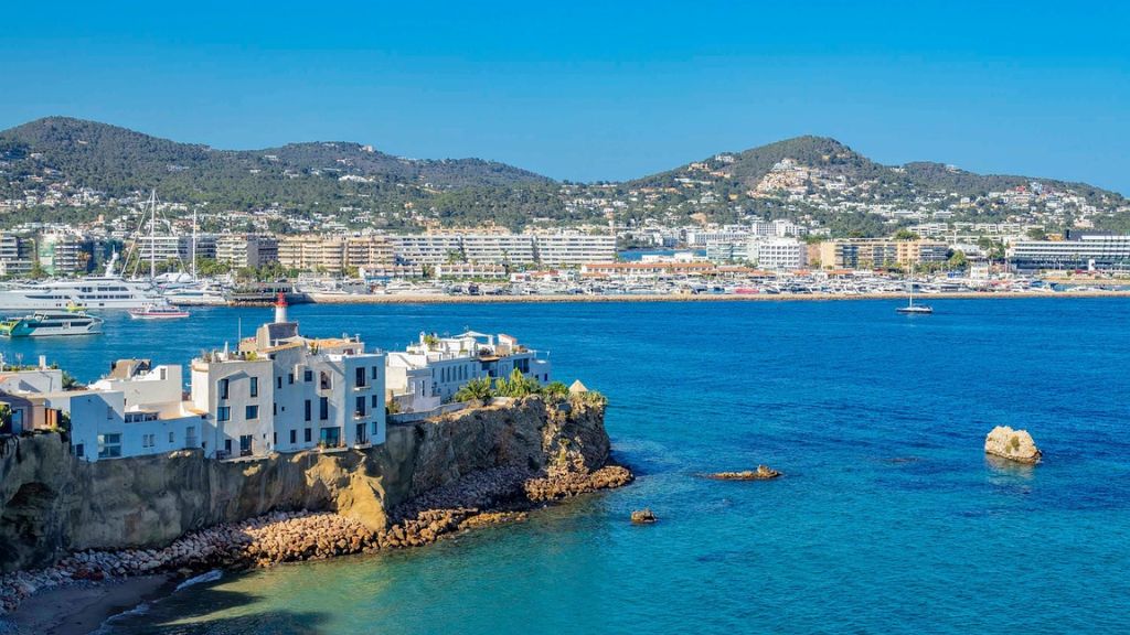 Ibiza – một trong những hòn đảo nhỏ nhất trong quần đảo Balearic